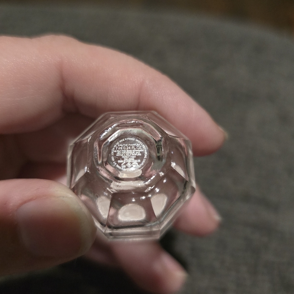 Viktor & Rolf | Flower Bomb Empty .24floz Bottle - Picture 2 of 2